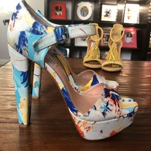 Steve Madden Floral Pumps